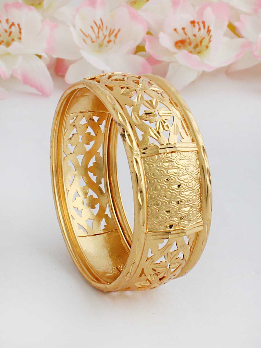 Sapna Bangle-Gold