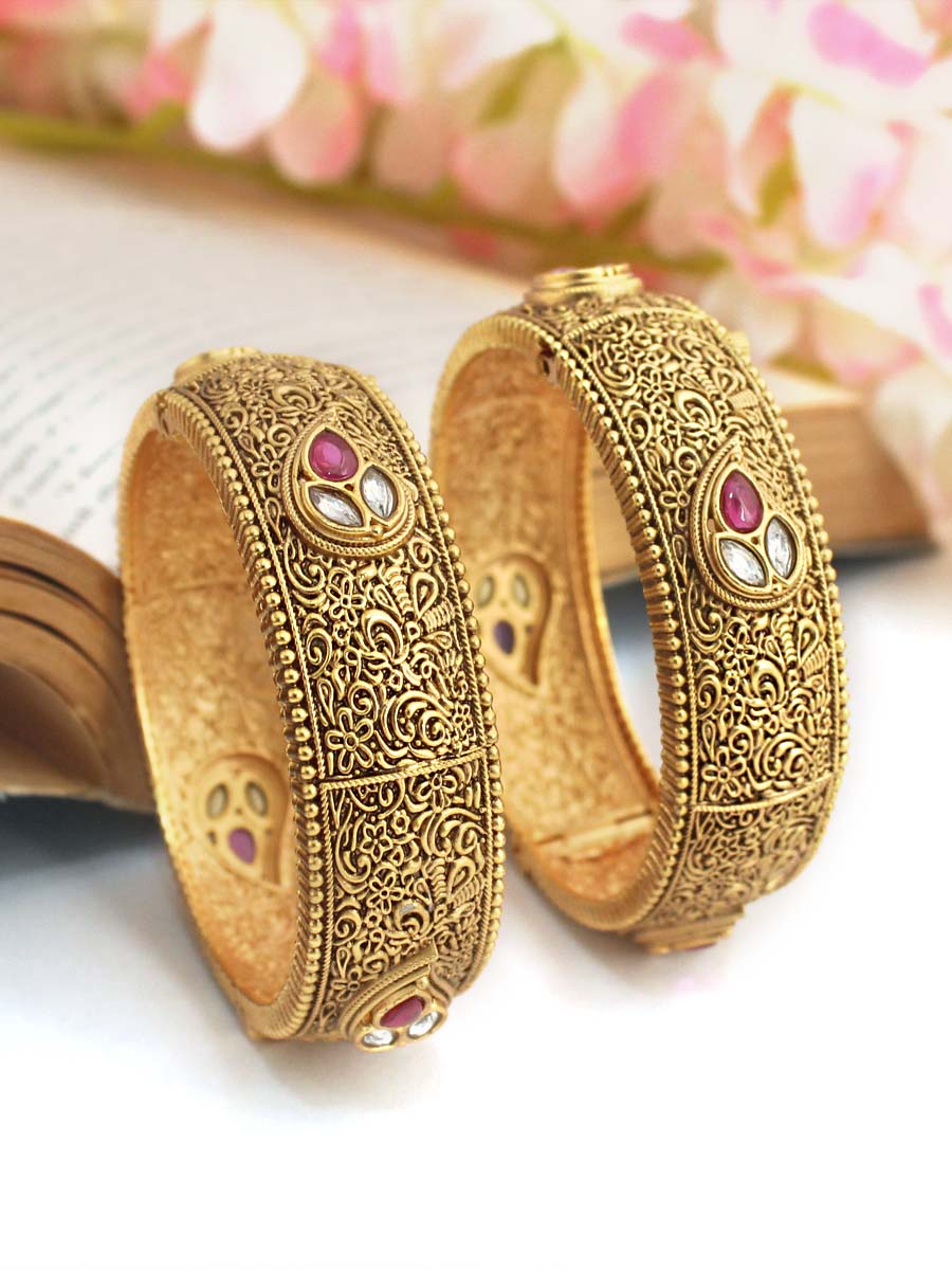 Bhavya Bangle Set