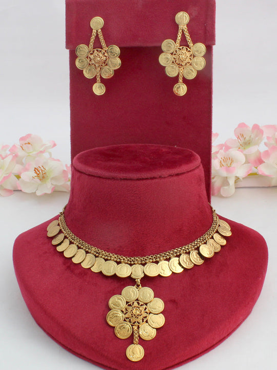 Paavni Necklace Set-Golden