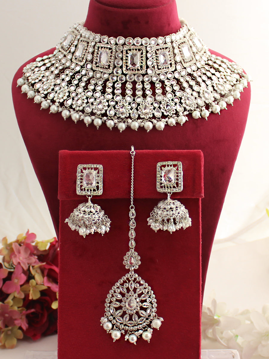 Ashna Necklace Earrings Tikka Set