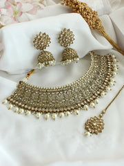 Anureet Necklace Set - Gold