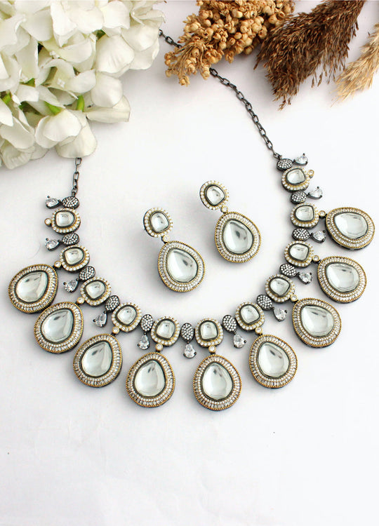 Oman Necklace Set-Metallic