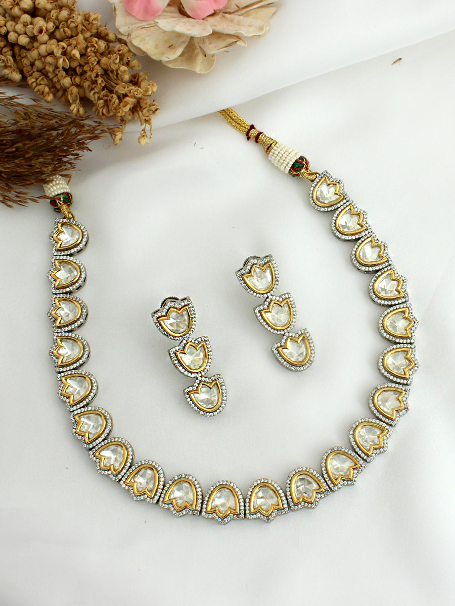 Komal Necklace Set - Metallic