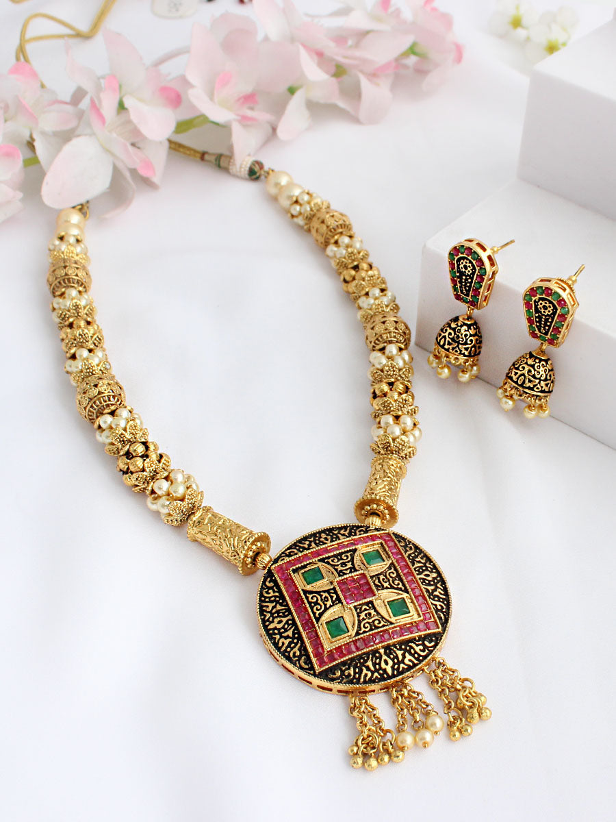 Archana Pendant Necklace Set-Multicolor