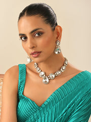 Parineeti Bib Necklace Set-Metallic