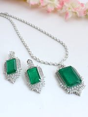 Omaira Pendant Necklace Set