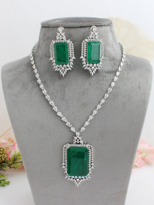 Omaira Pendant Necklace Set