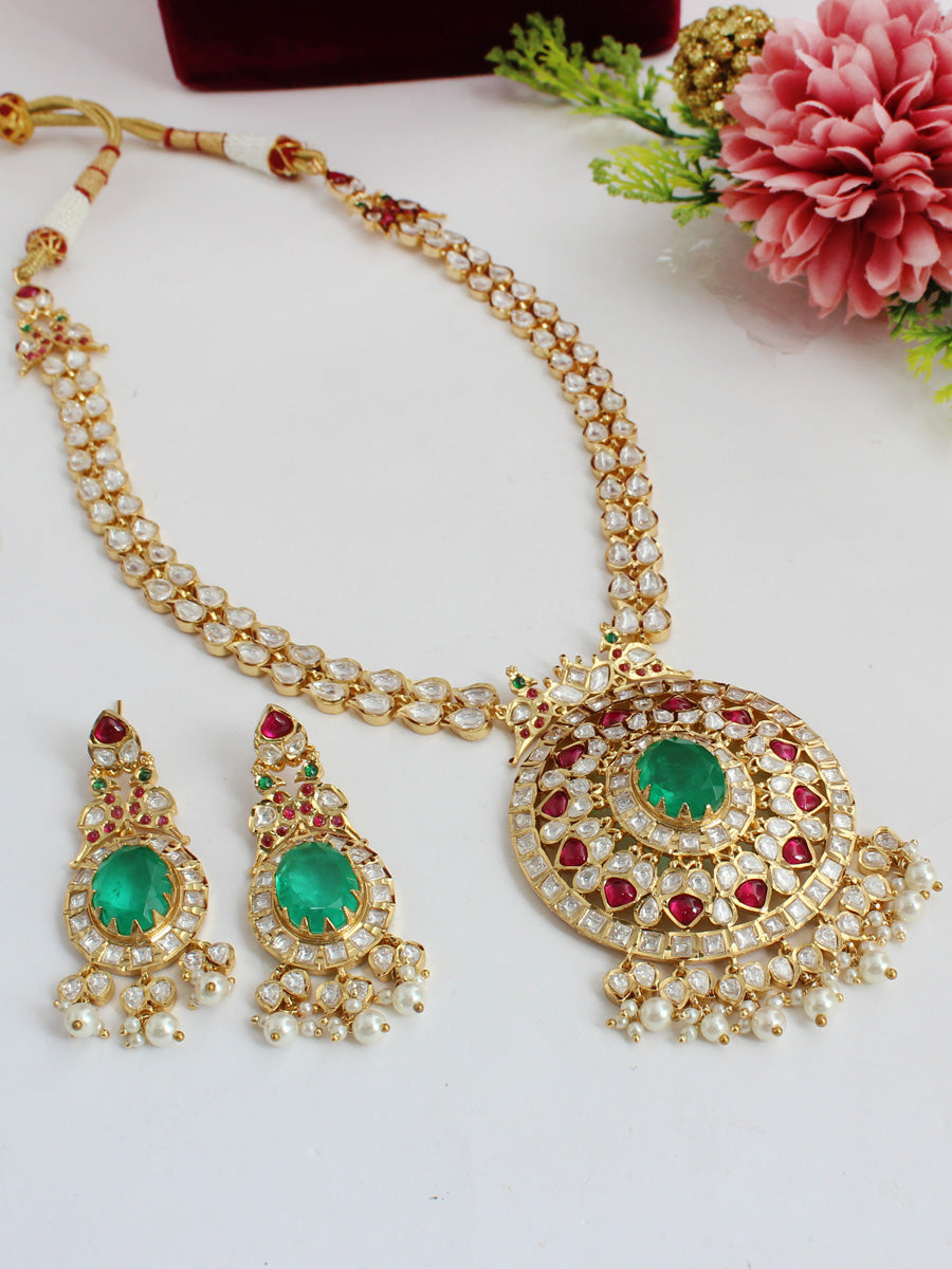 Nishika Pendant Necklace Set