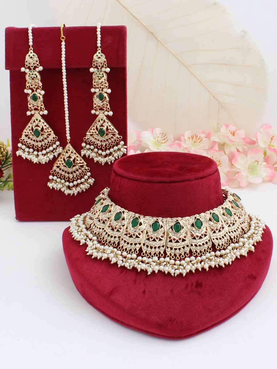 Umrao Jadau Bib Necklace Set-Pink / Green