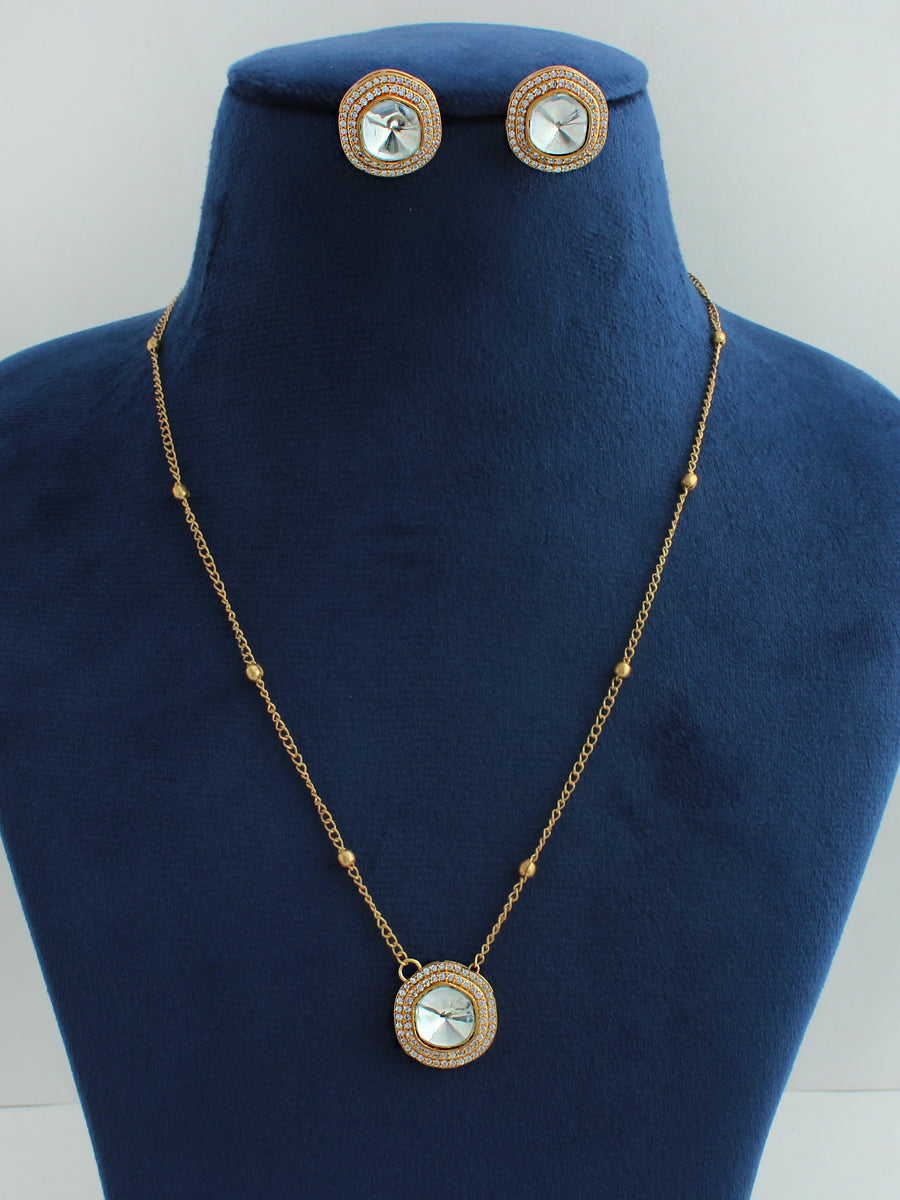 Chaaya Pendant Necklace Set