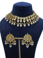 Gitakshi Bib Necklace Set