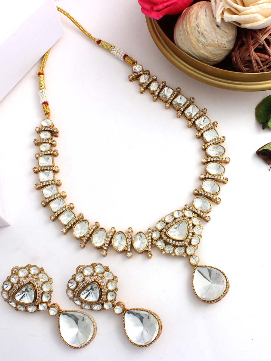 Shitija Necklace Set-white