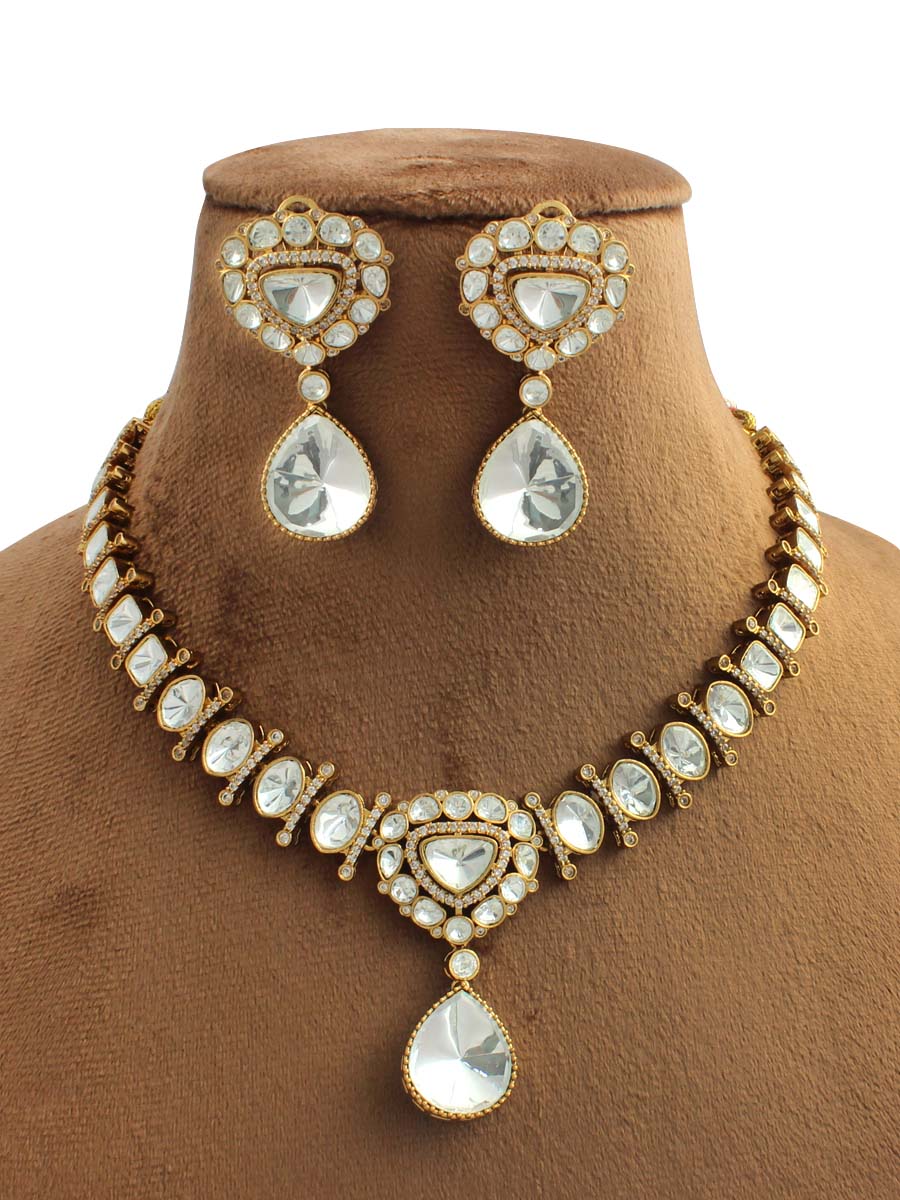 Shitija Necklace Set-White