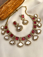 Avira Necklace Set