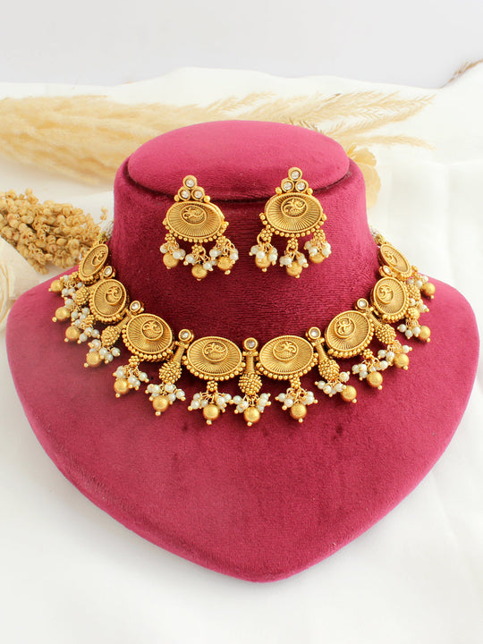 Pranita Necklace Set