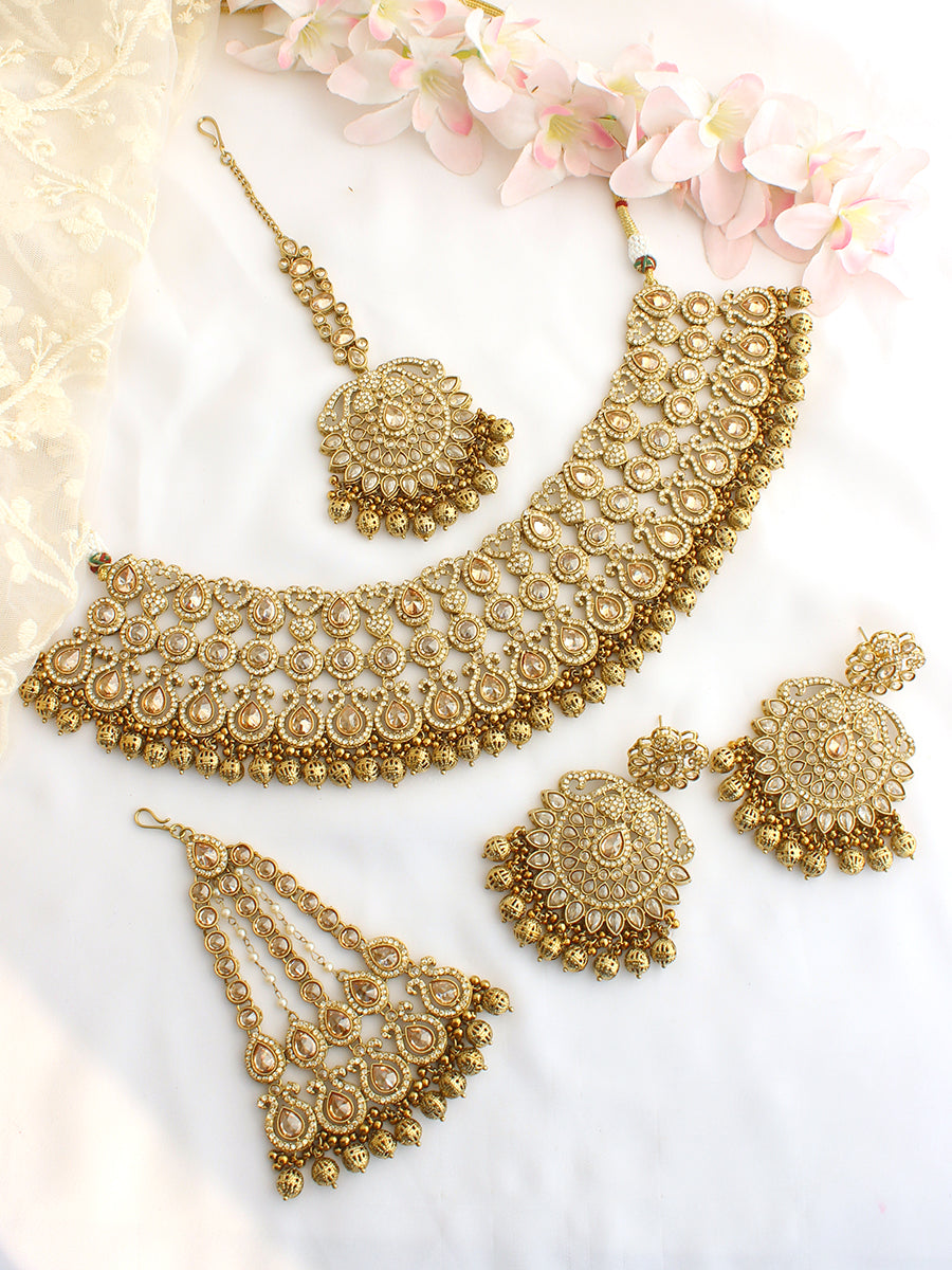 Nivika Bib Necklace Set