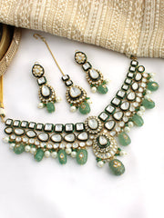 Navisha Necklace Set